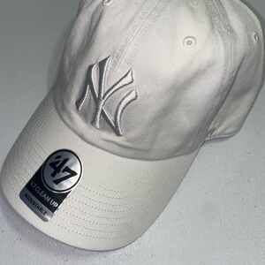 MLB/47: New York Yankees White Out Adjustable Cap/Hatl